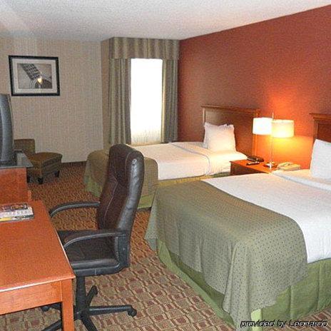 Clarion Hotel & Suites Conference Center Memphis Airport Oda fotoğraf